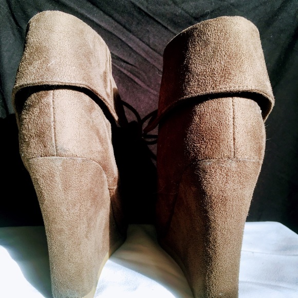 Wedged ankle booties, fit like an 8.5 - Picture 3 of 6